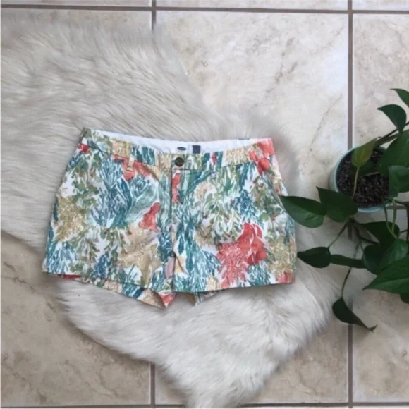 Old Navy Beachy Cotton Shorts - Picture 1 of 7